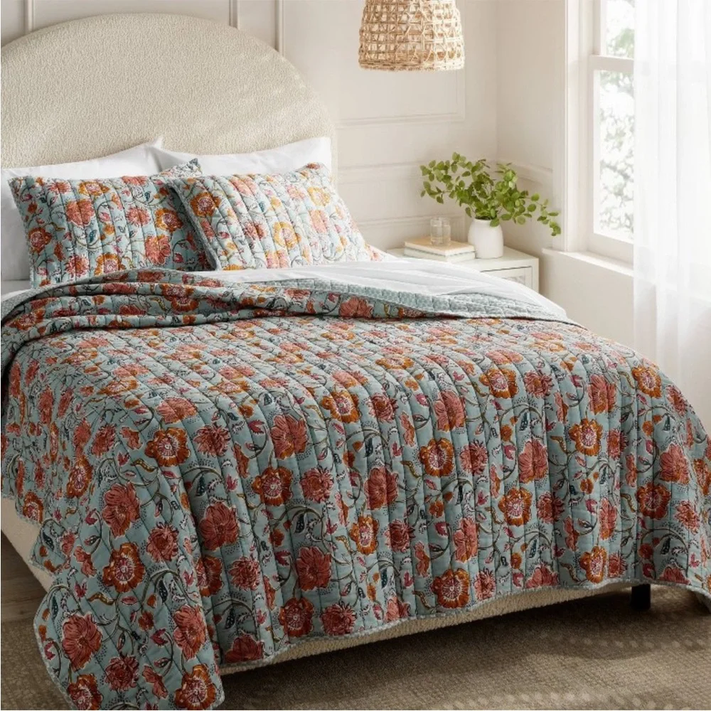 THRESHOLD NWT boho earthy vines reversible quilt -blue/yellow/pink -king